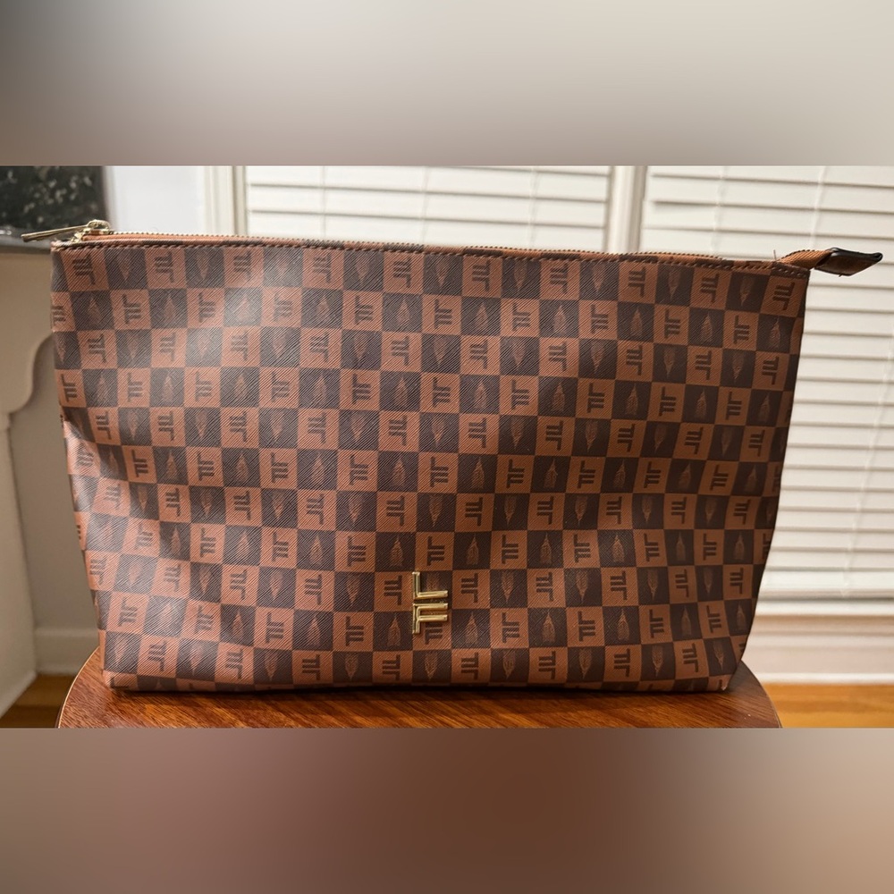 London Fog Oversized Brown Monogram Cosmetic & Toiletry Bag! Great For Travel!